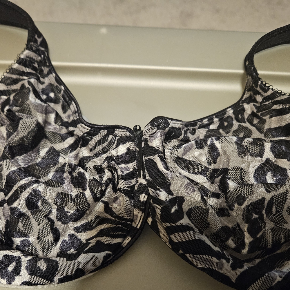 Wacoal Black And Gray Lingerie Set - image 3